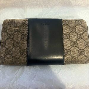 Authentic Gucci wallet-Large, canvas with Black Leather